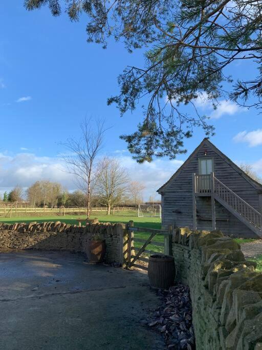 Annexe Near Malmesbury / Tetbury Apartamento Hankerton Exterior foto
